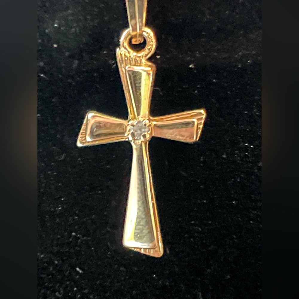 14k Gold & Dimond Cross Necklace 10” Chain Width 1mm “Notice the chain quality”